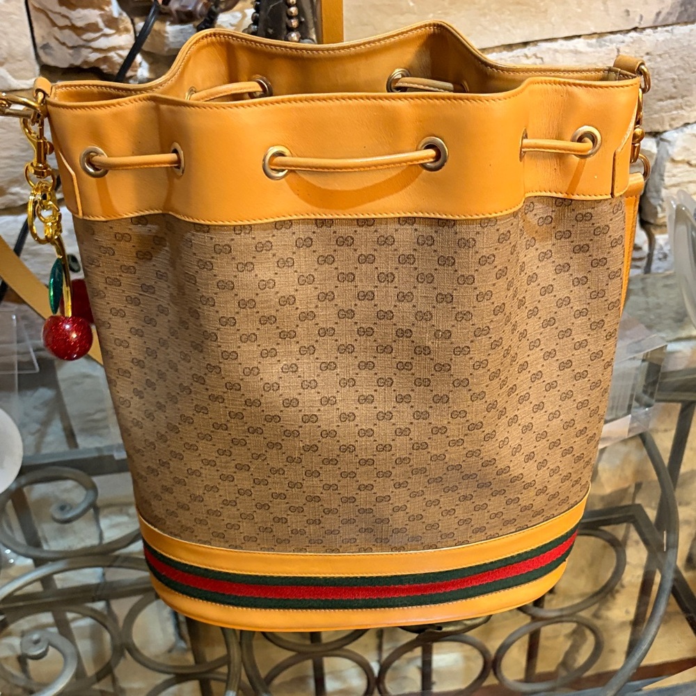 Gucci Sherryline Bucket Crossbody Bag with Gold Accents - Picture 7 of 13